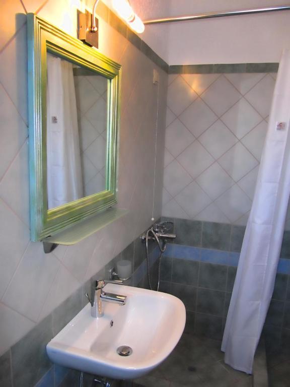 St.George Valsamitis Hotel Katapola Room photo